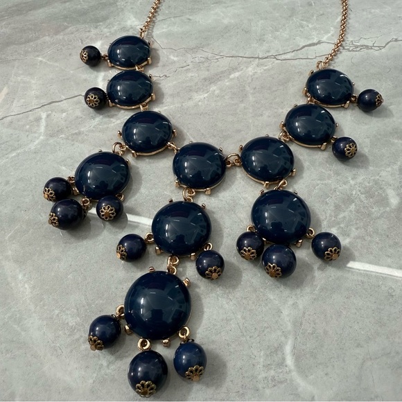 Francesca’s Bubble Statement Necklace - Picture 3 of 11